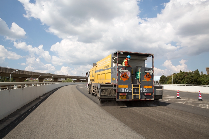 2021年昆明長水機(jī)場(chǎng)精細(xì)抗滑保護(hù)層